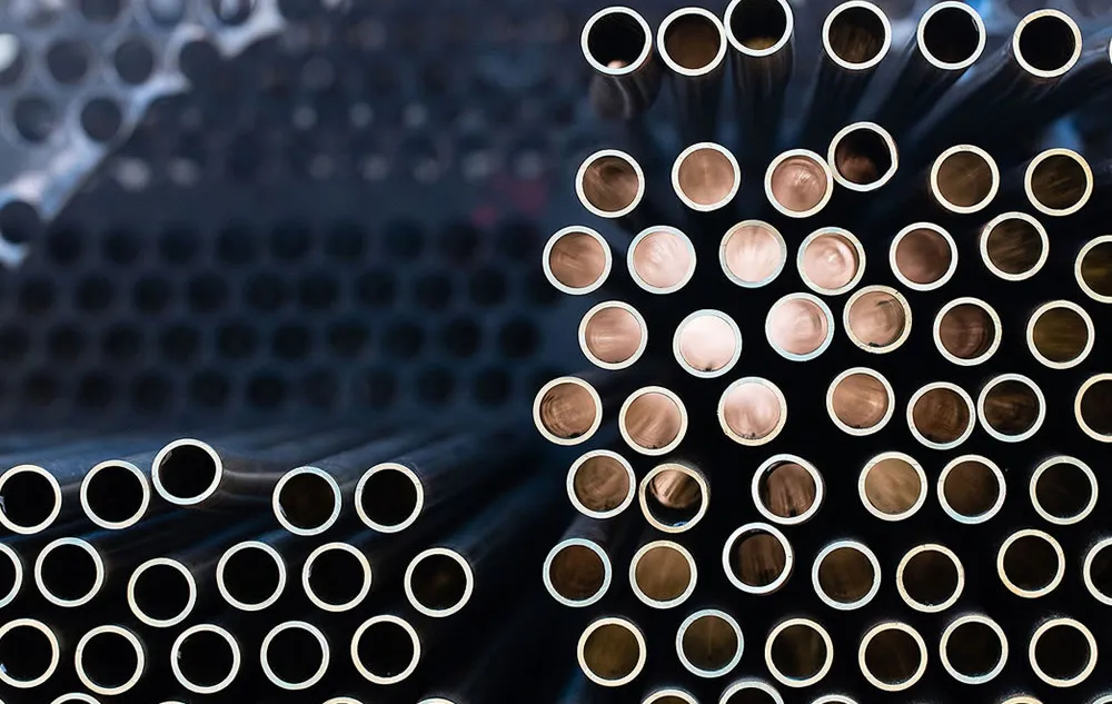 Etuohjausmoottori moottoripyörässä tehokkuuden parantamiseksi ja ajokokemuksen rikastuttamiseksi