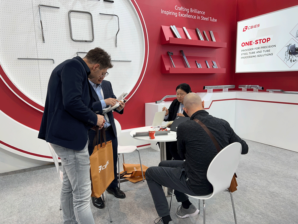 The CBIES booth successfully attracted customers and started a new journey of friendly cooperation!