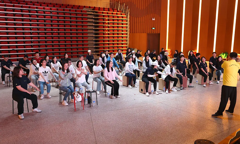 Organized donations and team building activity, we make hope growing in Hengshui of Hebei.