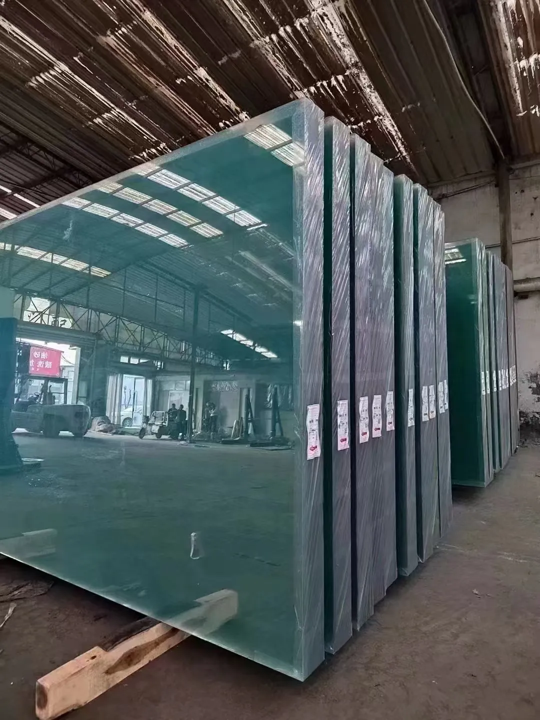 The Advantages of Aluminum Mirror for Your Space