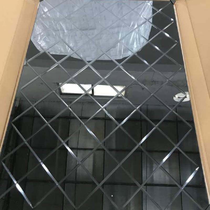 Exploring the Aesthetics and Functionality of Mirror Reflective Glass in Modern Design