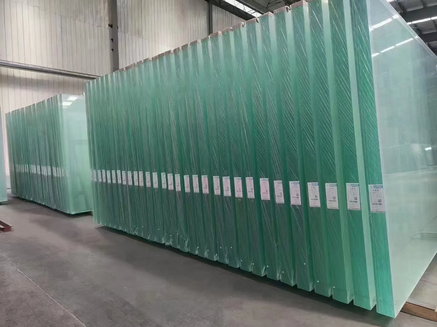 Elegant Toughened Fluted Glass Suitable for Modern Interior Design and Home Decor