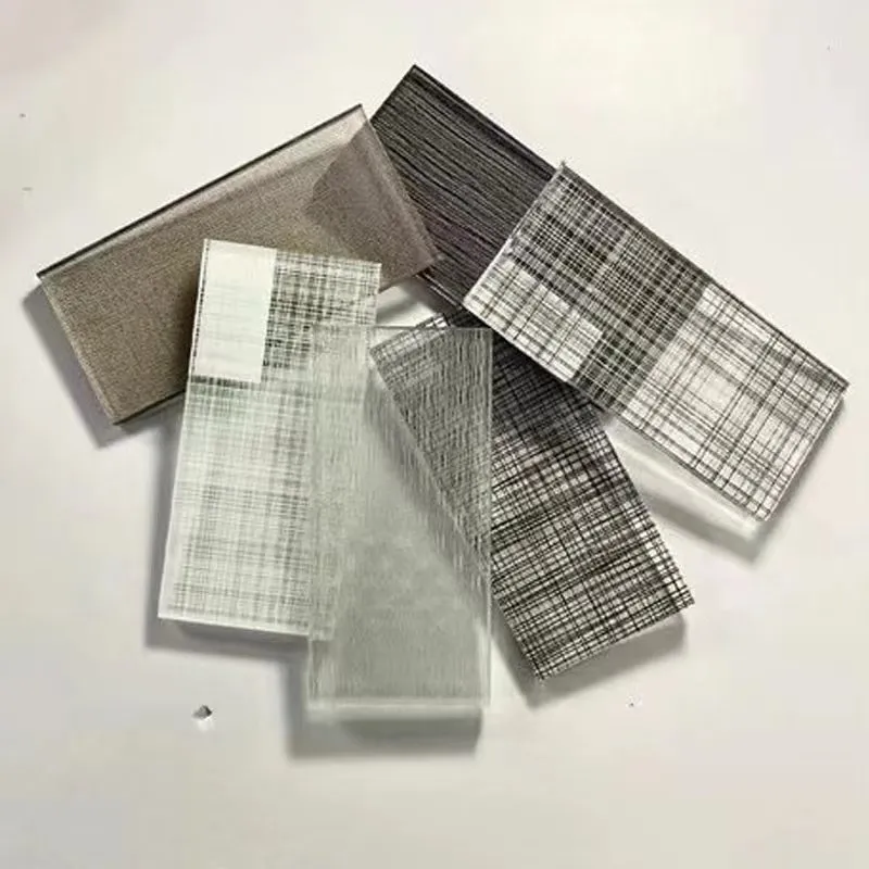 Reflection of mirror surface without embellishments or distortions in its appearance.