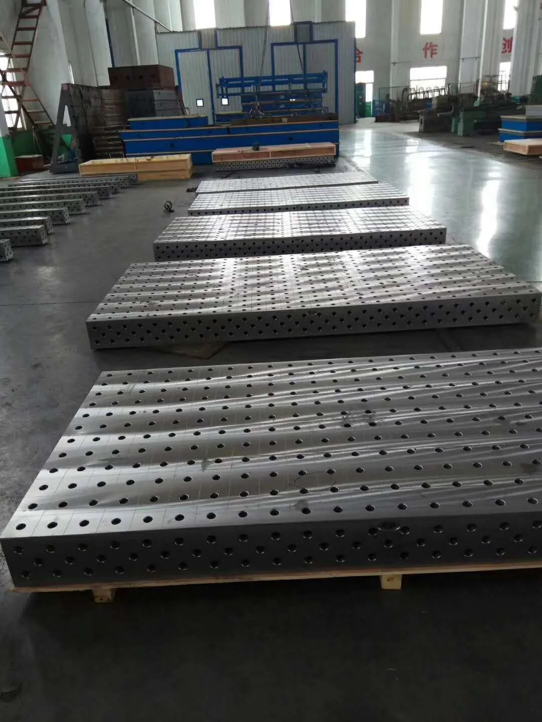 Material Selection and Durability in Heavy-Duty Welding Table Workbenches