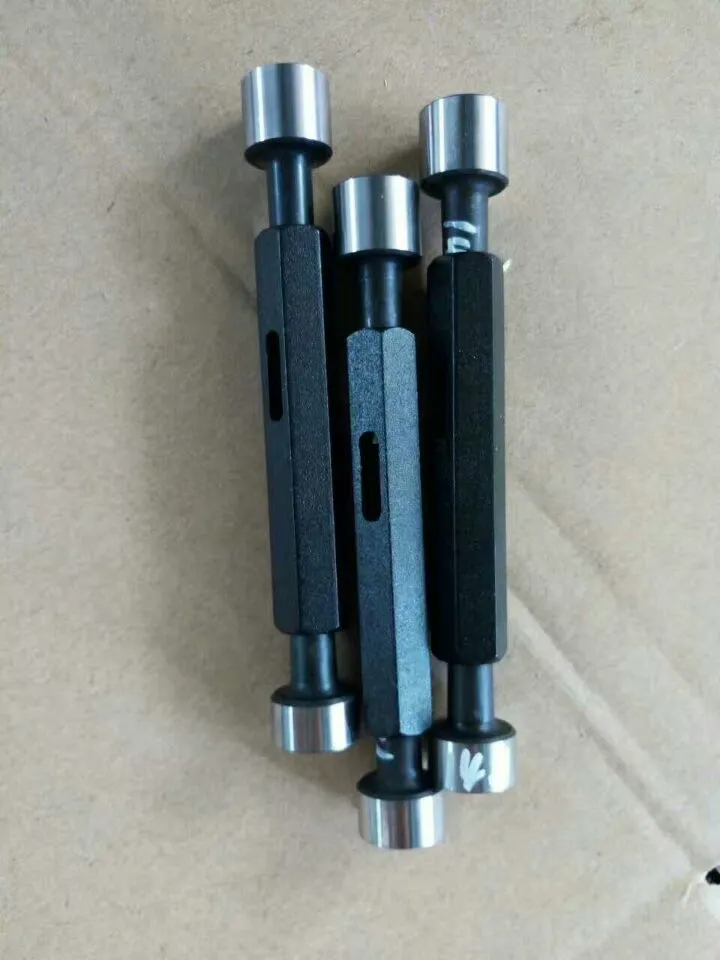 Small Hole Gauge Use in Aerospace Component Testing​