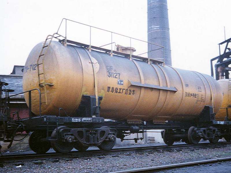 Premium Transport Tanks: Secure & Efficient Liquid/Gas Hauling