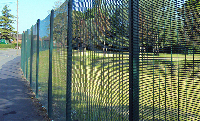 Fábricas de vallas de alambre en 2D para proyectos de cercado eficientes y económicos