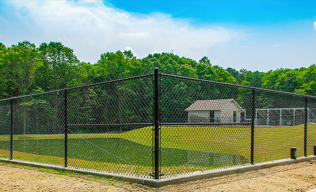 Exploring the Advantages of Using a Chain Link Fence
