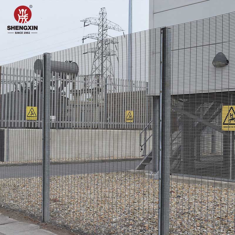 chain link fence black service