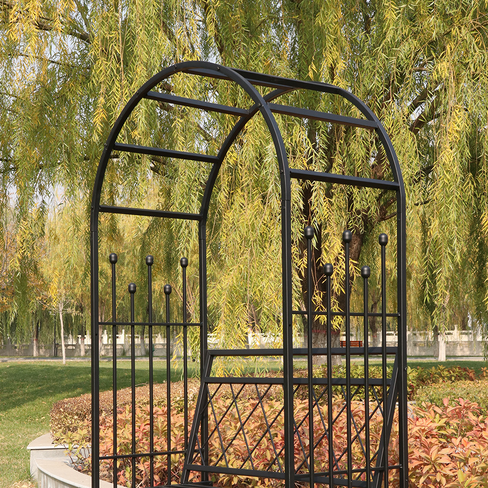 Incorporating a Garden Arbor Trellis into a Patio Design