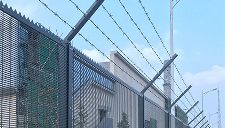 Front Windshield Sunshade for Enhanced Driving Comfort and Protection