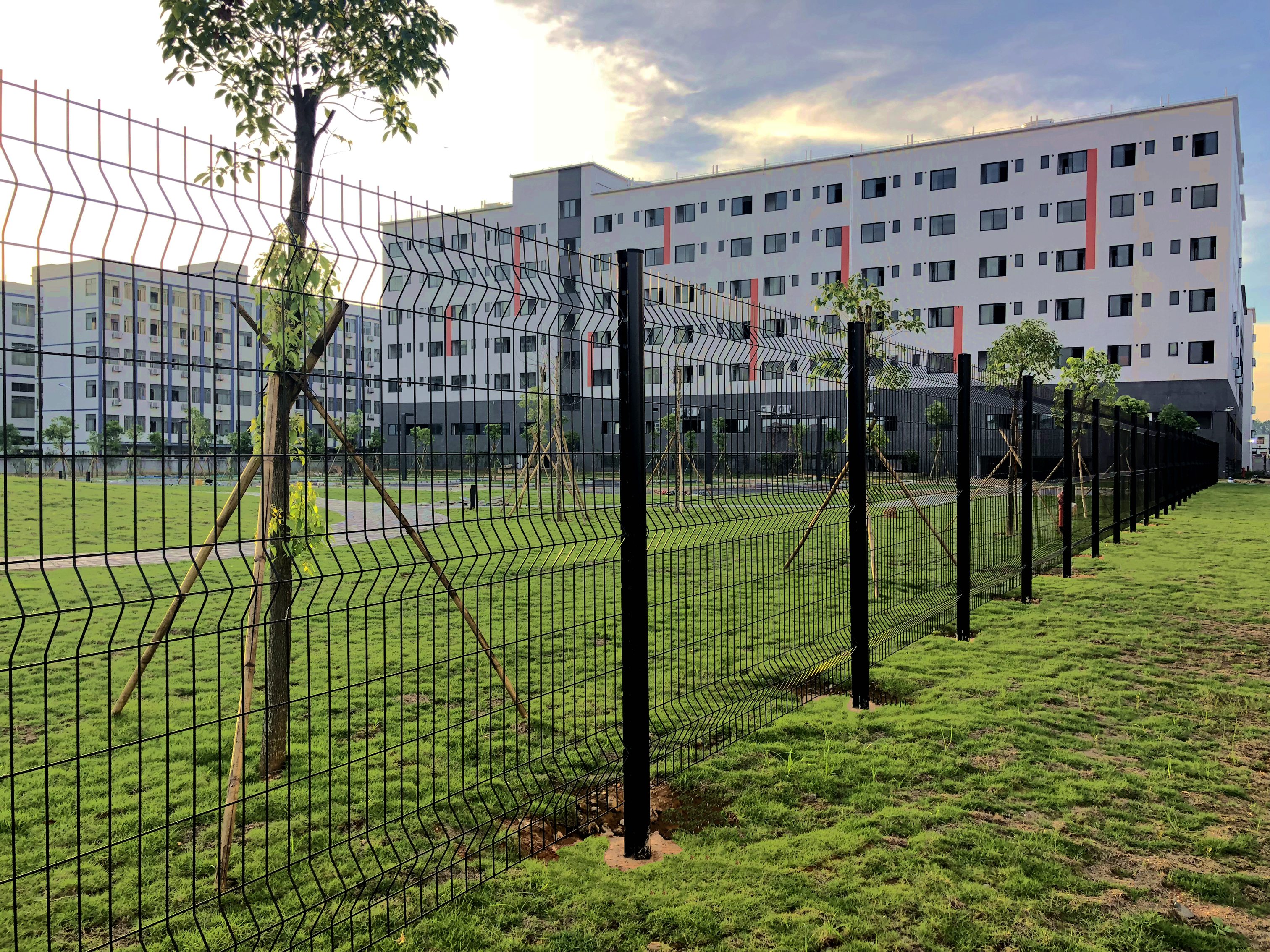 Innovative Techniques for Installing Barbed Wire Fences with Splicing Methods