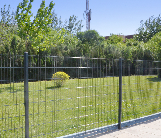 garden arbors and trellises