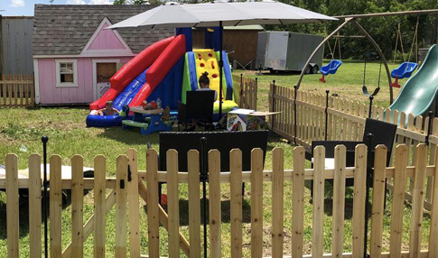 Versatile 16  Panel Pet Enclosure for Safe and Fun Playtime