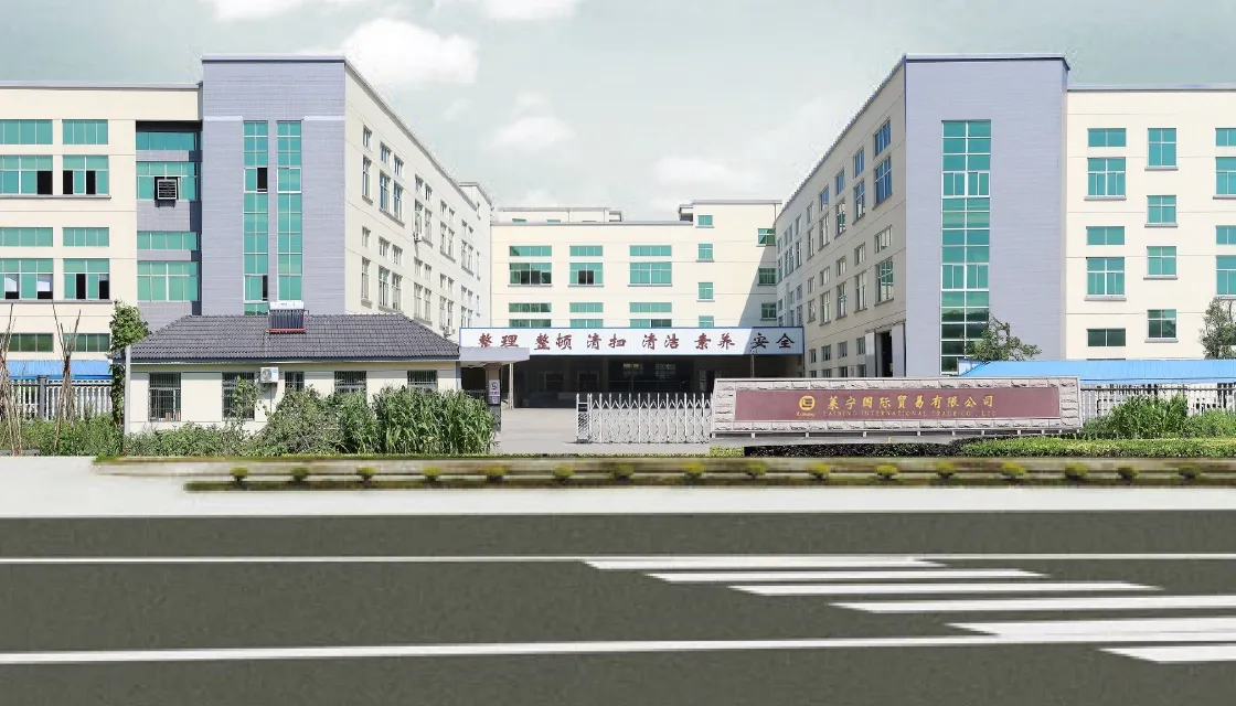 Šedá židle pro hosty s elegantním designem a pohodlným sezením