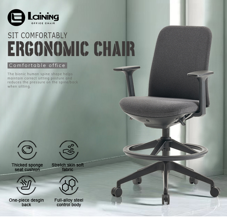 Salle de réunion pour le personnel de formation avec chaises confortables