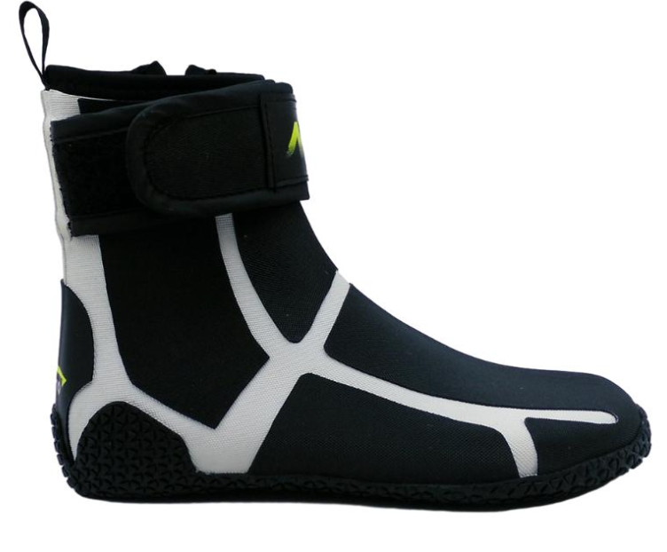 The design of rubber sailing boots evolved