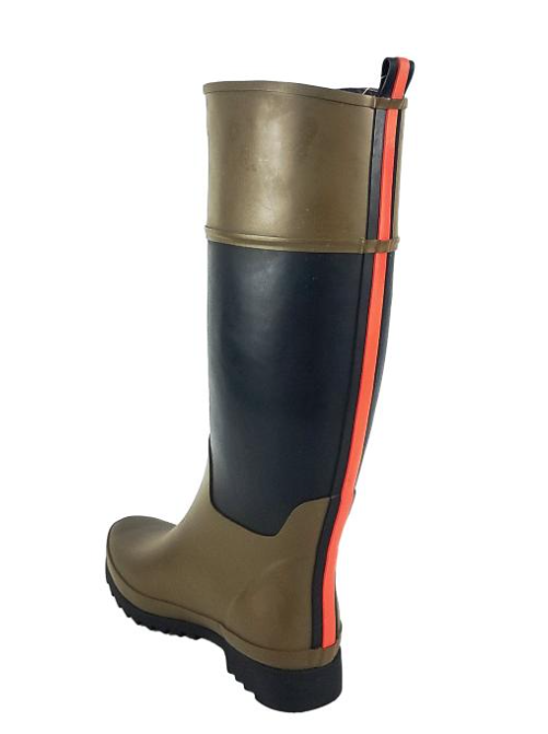 Green rubber garden shoes are durable