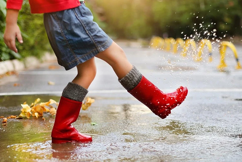 Lightweight Thinsulate Rubber Boots for Enhanced Comfort and Warmth in Cold Weather