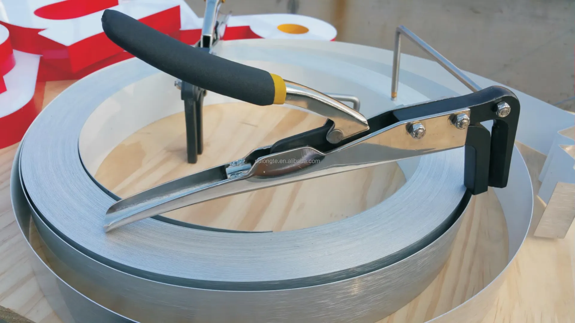 Pulongte 3D Channel Letter Penguin Metal Bending Machine Model 8cm High Angle/Arc Folding Wrench Moulding/Cutting Processing