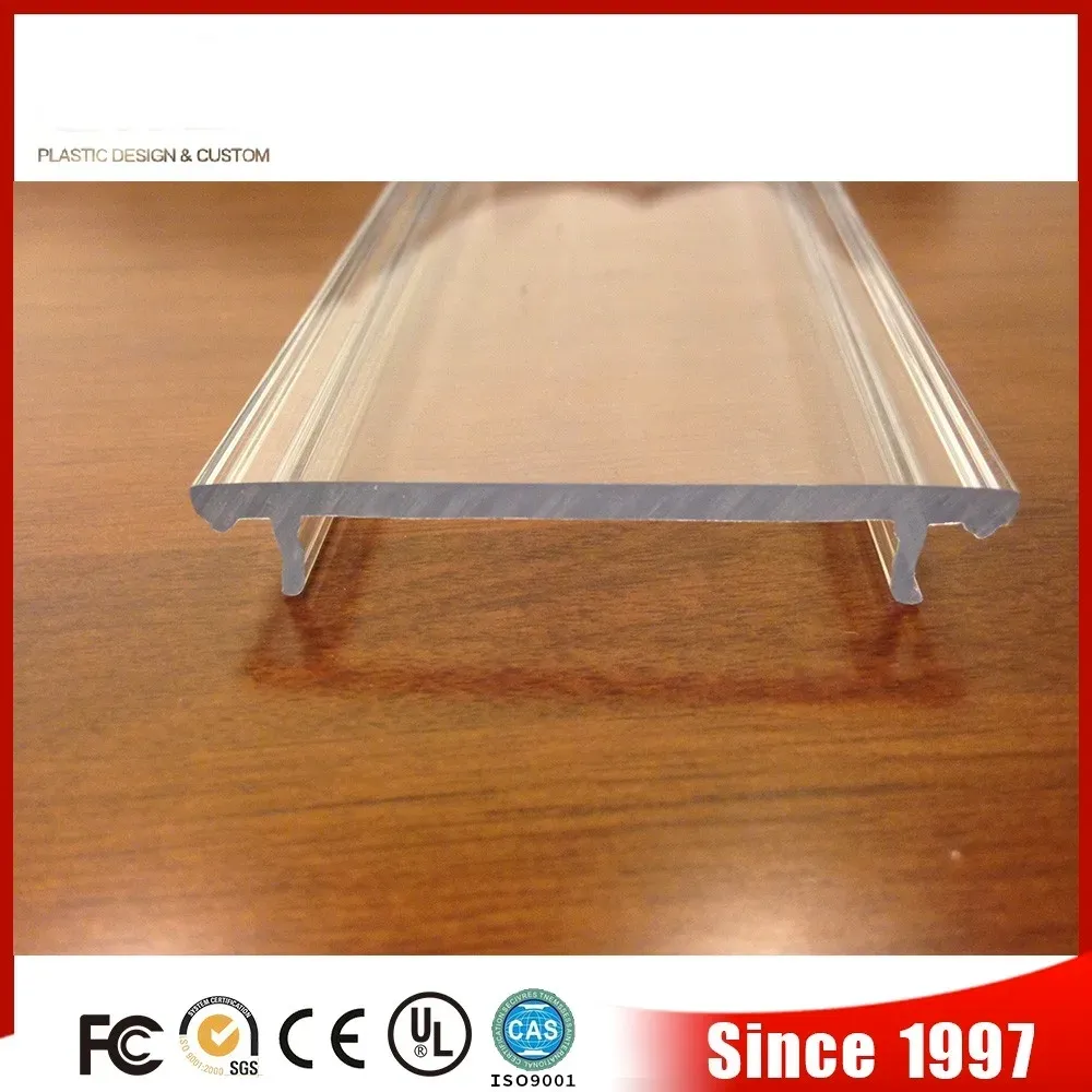 Flexible plastic extrusion profile