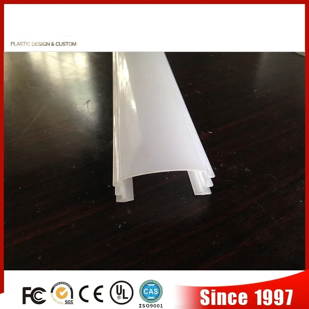 Flexible plastic extrusion profile