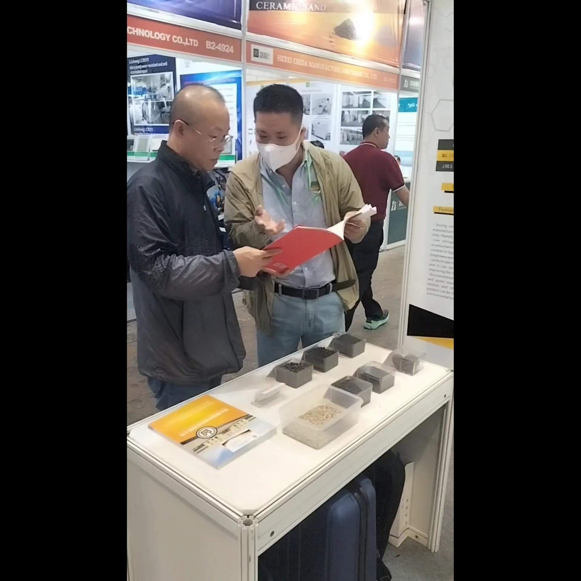 पाणी ग्राफिट लाब्रिकेन्ट