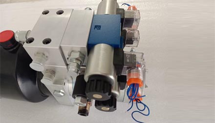 1.5 ton lifting cylinder earrings 70/82-40-295-535