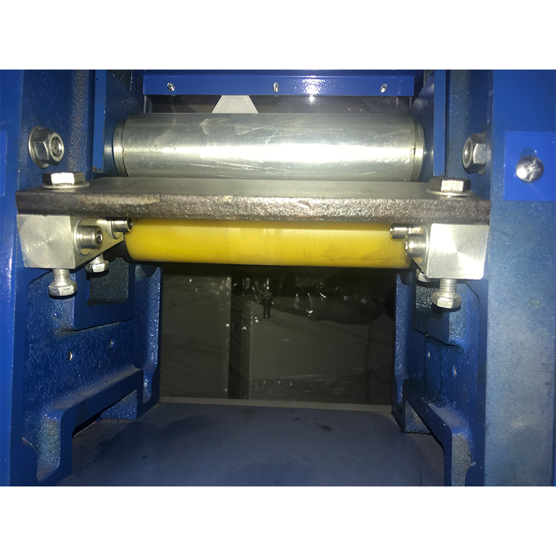 Upper and lower rollers Upper and lower rollers