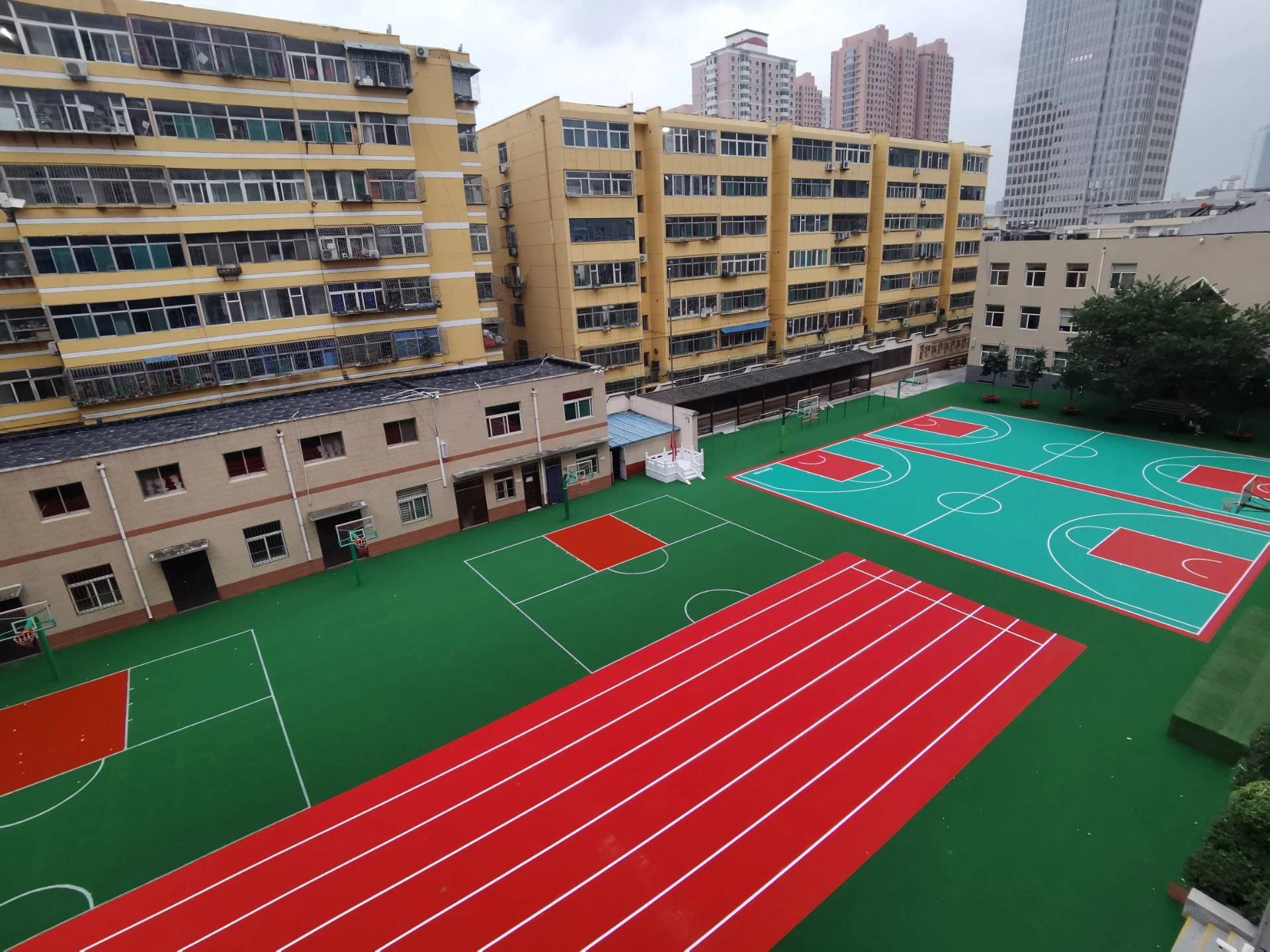 The Benefits of Rubber Playground Mats for Your Outdoor Play Area