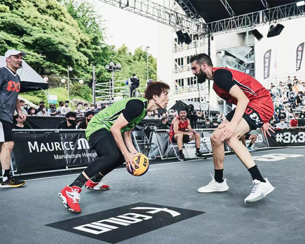 Elegant Interlocking Black and White Tile Patterns for Stylish Interiors