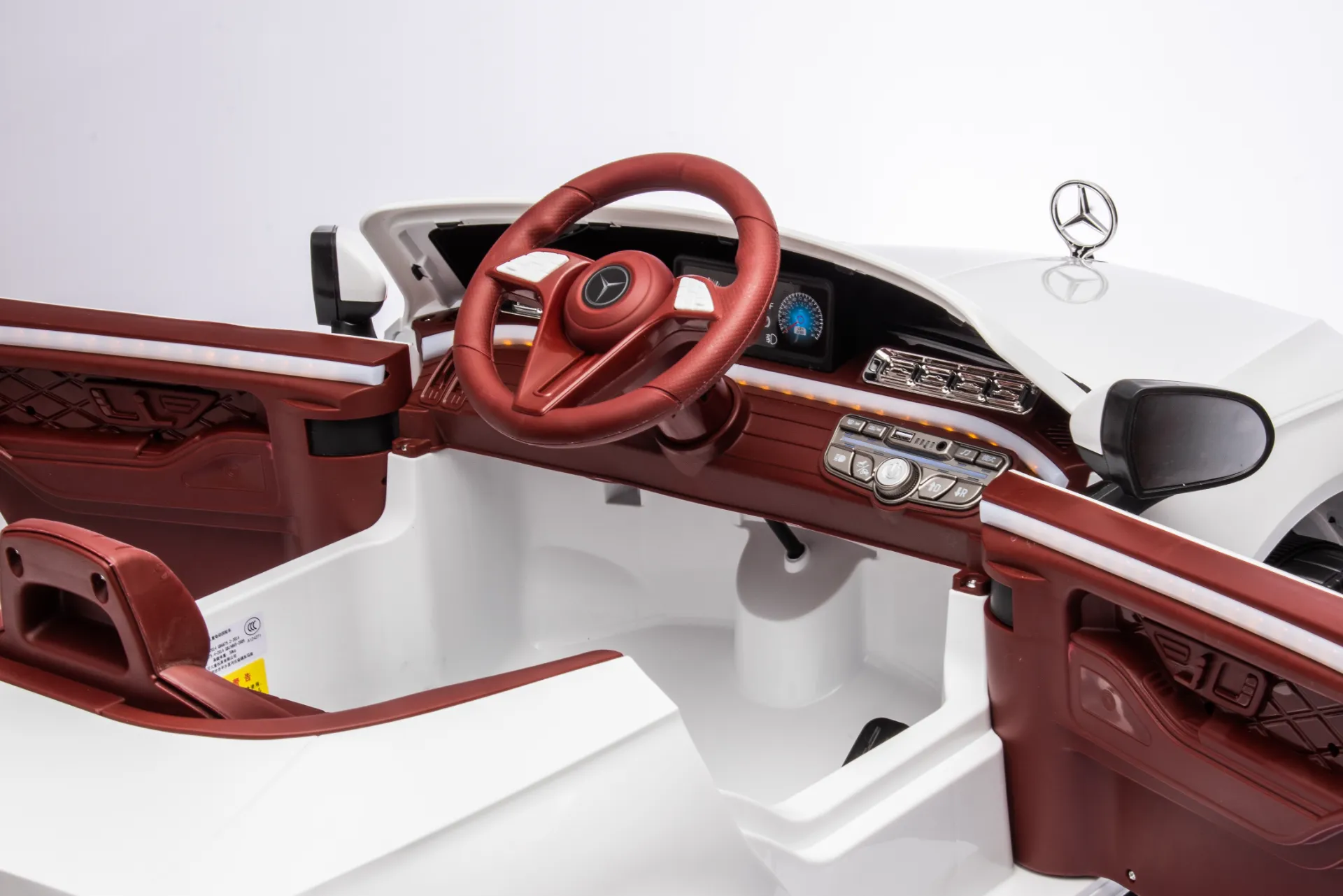 Versatile and Efficient Three-Wheel Scooter for Easy Mobility and Convenient Transportation Solutions