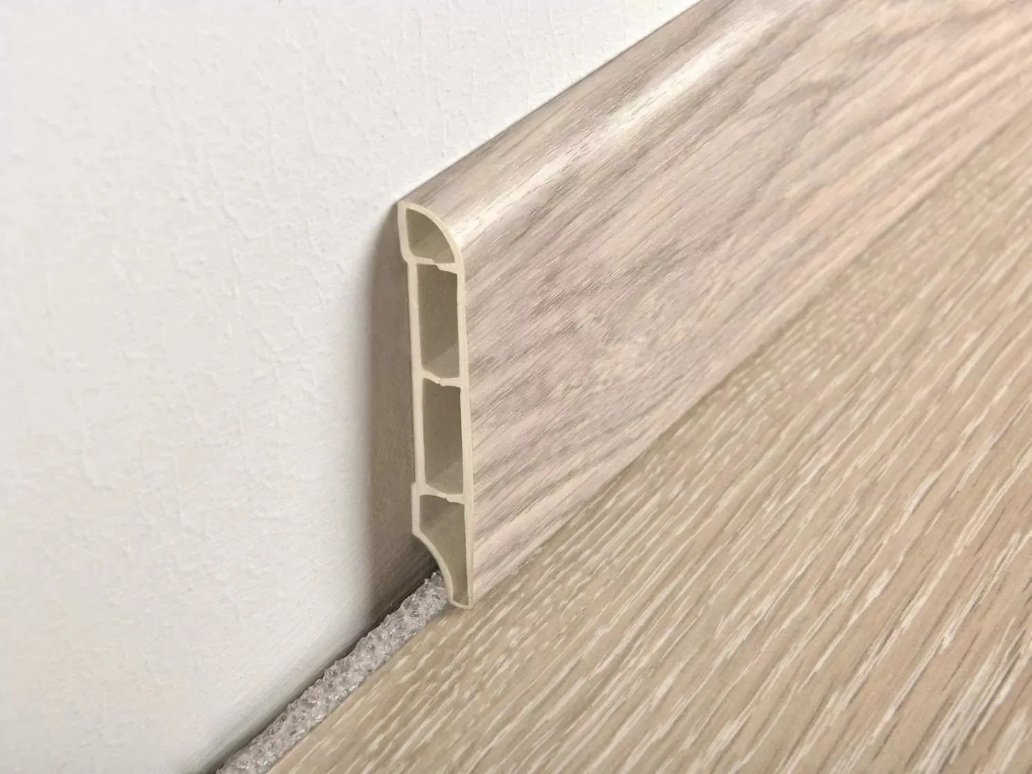 Flisliknende Enlio arkfiner vinylgulv for en moderne og stilren innredning