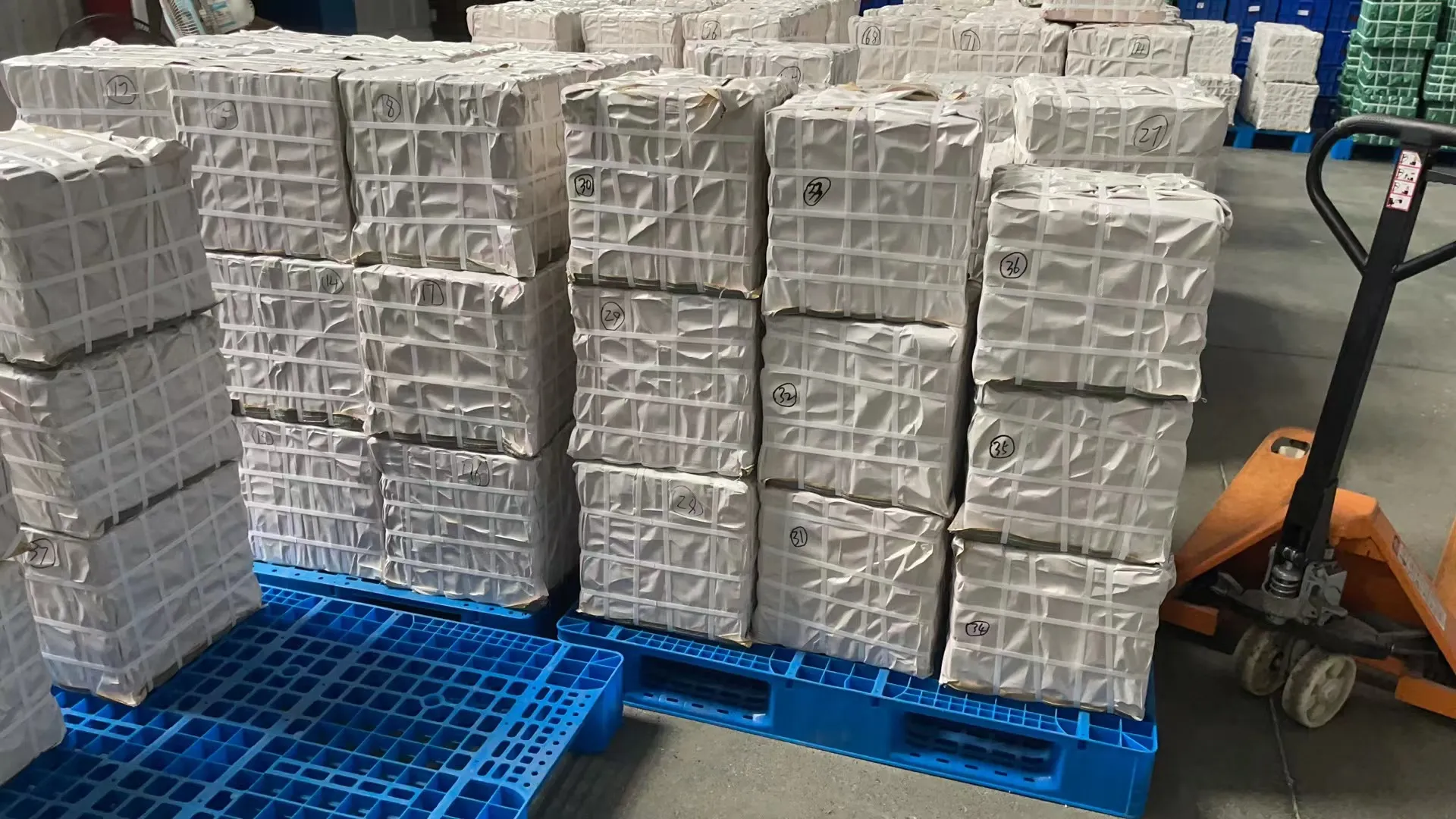 Prahová chránicí těsnění pro ochranu proti prachu a lipových olejů