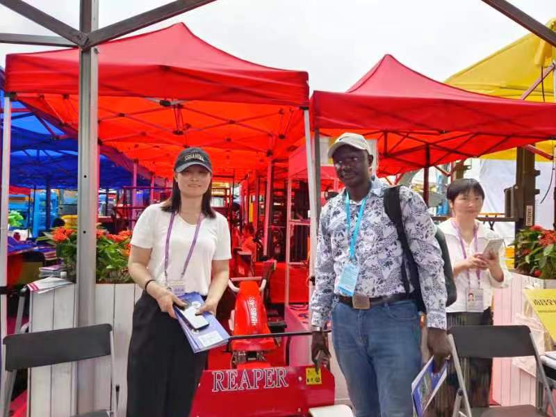 Mini multi-crop harvester para sa mas madaling ani at mas mataas na produksyon