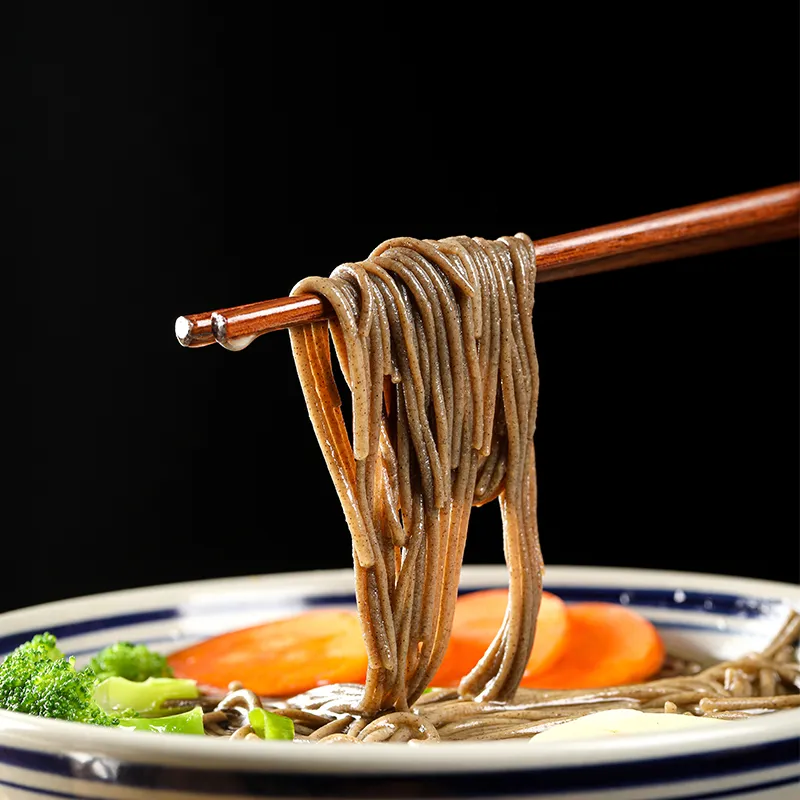 Schnelle Zubereitung von Instantnudeln in wenigen Schritten erklärt