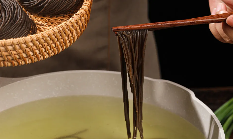 Exploring the Key Differences Between Udon and Soba Noodles in Japanese Cuisine