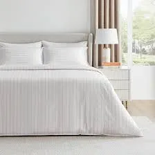 What's the Difference Between Flat and Fitted Sheets?