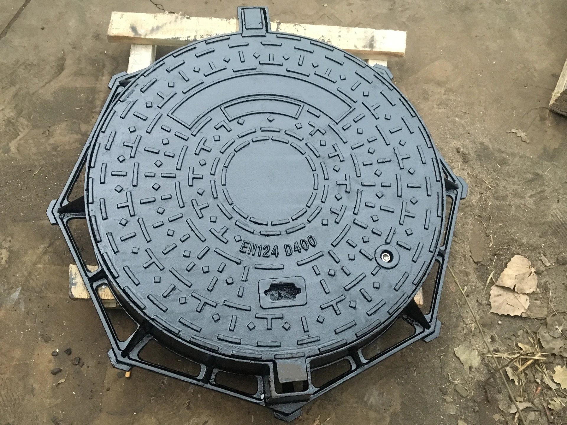 Ductile Iron Manhole Cover and Frame With Safety System Ductile Iron Manhole Cover and Frame With Safety System