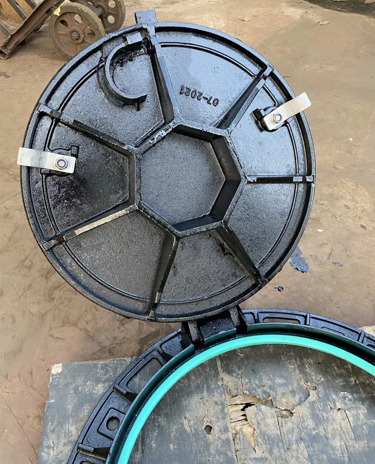 Read More About manhole cover