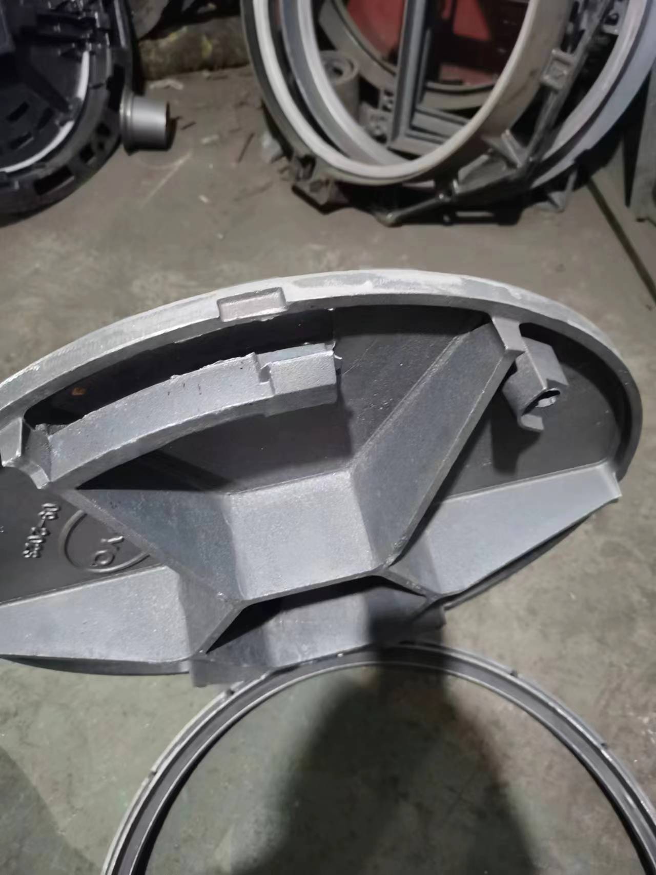 cast iron manhole cover