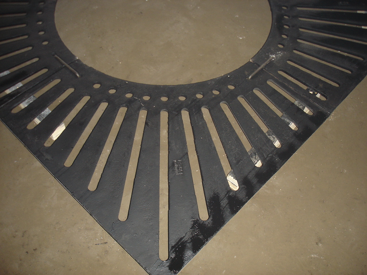 cast iron manhole cover