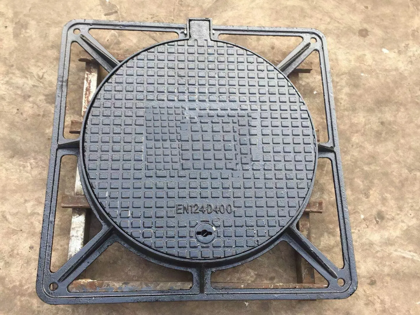 cast iron manhole cover