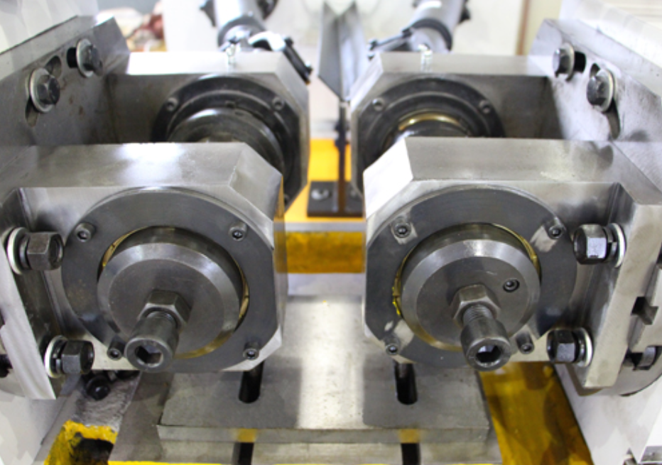 Reed Thread Roller Impact on Fabric Selvedge