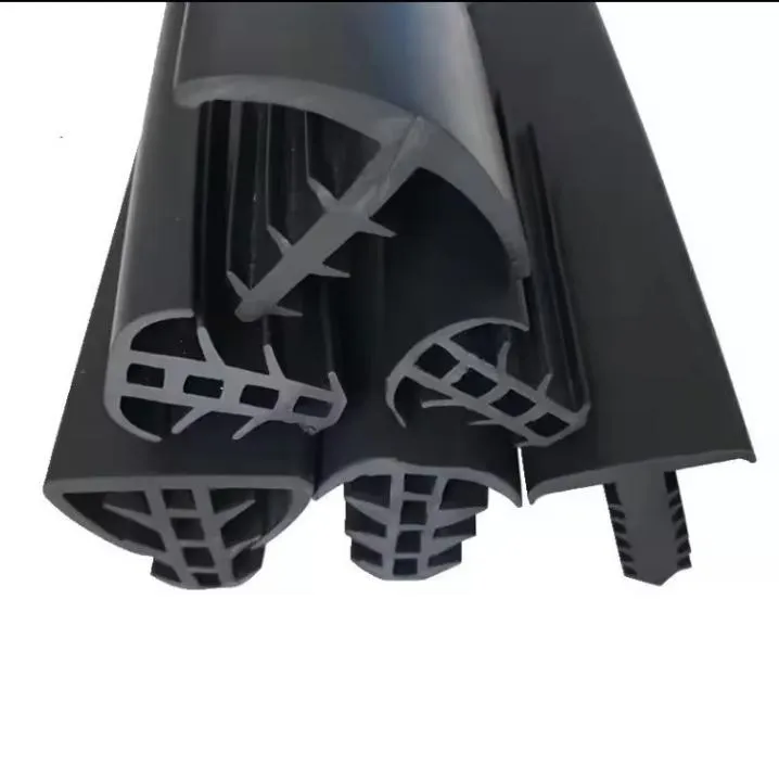 طعام جاف للقطط الصغيرة لتحسين صحتها ونموها