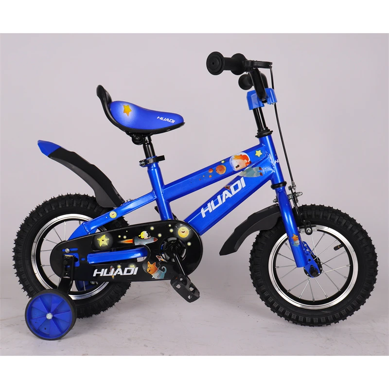 पुरुषहरूको पर्वतीय साइकल चलाउने अनुभव र उपकरणहरू