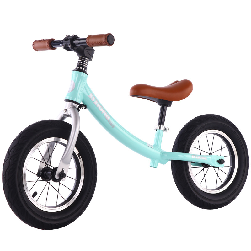 3-tuuman pyörillä varustettu työntösuunnistusscootteri hauskaa ja käytännöllistä liikkumista varten 3-tuuman pyörillä varustettu työntösuunnistusscootteri hauskaa ja käytännöllistä liikkumista varten