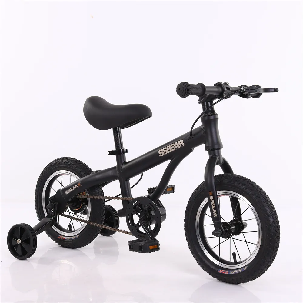 Pomarańczowy rower dziecięcy doskonały na letnie przygody na świeżym powietrzu