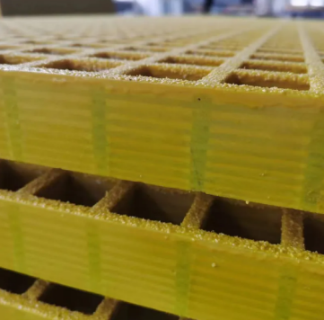 FRP Micro Mesh for Advanced Beekeeping Frames
