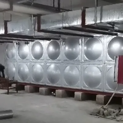 Квадратный резервуар с клеткой